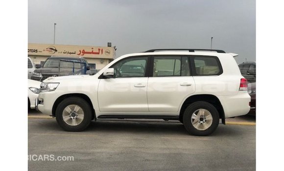 Buy Import Toyota Land Cruiser White Car in Import - Dubai in Aragatsotn Buy Import Toyota Land Cruiser White Car in Import - Dubai in Aragatsotn