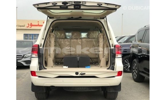 Buy Import Toyota Land Cruiser White Car in Import - Dubai in Aragatsotn Buy Import Toyota Land Cruiser White Car in Import - Dubai in Aragatsotn