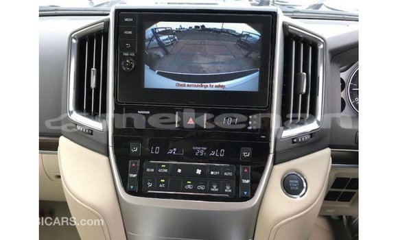 Buy Import Toyota Land Cruiser White Car in Import - Dubai in Aragatsotn Buy Import Toyota Land Cruiser White Car in Import - Dubai in Aragatsotn
