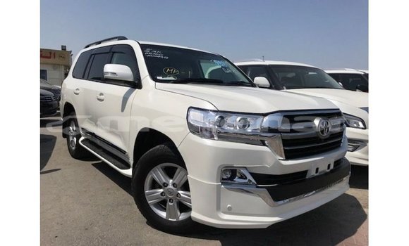 Buy Import Toyota Land Cruiser White Car in Import - Dubai in Aragatsotn Buy Import Toyota Land Cruiser White Car in Import - Dubai in Aragatsotn