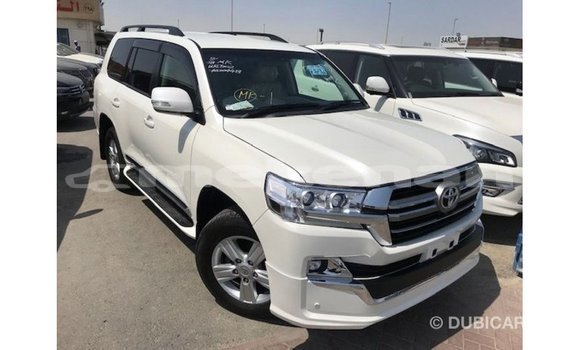 Buy Import Toyota Land Cruiser White Car in Import - Dubai in Aragatsotn Buy Import Toyota Land Cruiser White Car in Import - Dubai in Aragatsotn