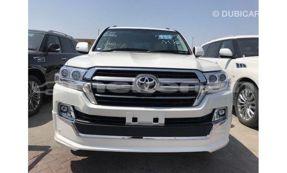 Buy Import Toyota Land Cruiser White Car in Import - Dubai in Aragatsotn Buy Import Toyota Land Cruiser White Car in Import - Dubai in Aragatsotn