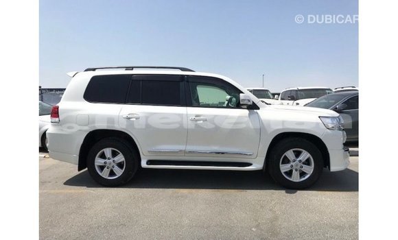 Buy Import Toyota Land Cruiser White Car in Import - Dubai in Aragatsotn Buy Import Toyota Land Cruiser White Car in Import - Dubai in Aragatsotn