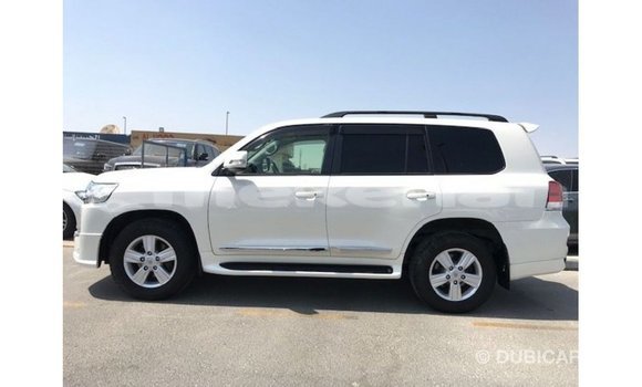 Buy Import Toyota Land Cruiser White Car in Import - Dubai in Aragatsotn Buy Import Toyota Land Cruiser White Car in Import - Dubai in Aragatsotn