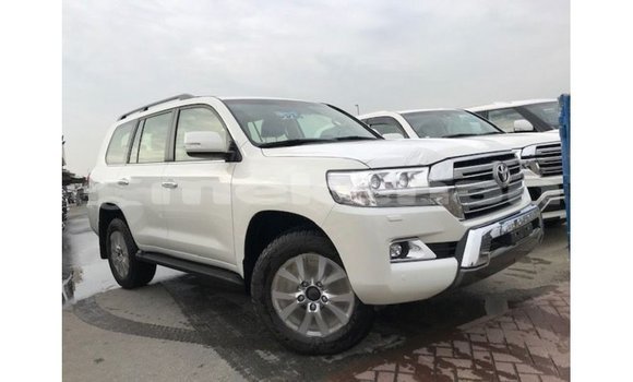 Buy Import Toyota Land Cruiser White Car in Import - Dubai in Aragatsotn Buy Import Toyota Land Cruiser White Car in Import - Dubai in Aragatsotn