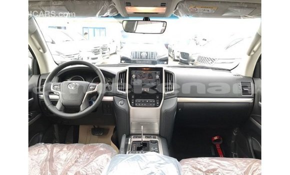 Buy Import Toyota Land Cruiser White Car in Import - Dubai in Aragatsotn Buy Import Toyota Land Cruiser White Car in Import - Dubai in Aragatsotn