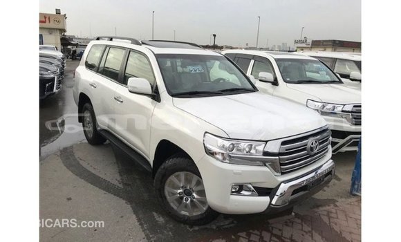 Buy Import Toyota Land Cruiser White Car in Import - Dubai in Aragatsotn Buy Import Toyota Land Cruiser White Car in Import - Dubai in Aragatsotn