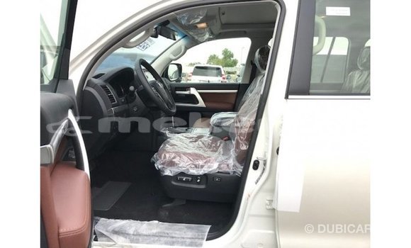 Buy Import Toyota Land Cruiser White Car in Import - Dubai in Aragatsotn Buy Import Toyota Land Cruiser White Car in Import - Dubai in Aragatsotn