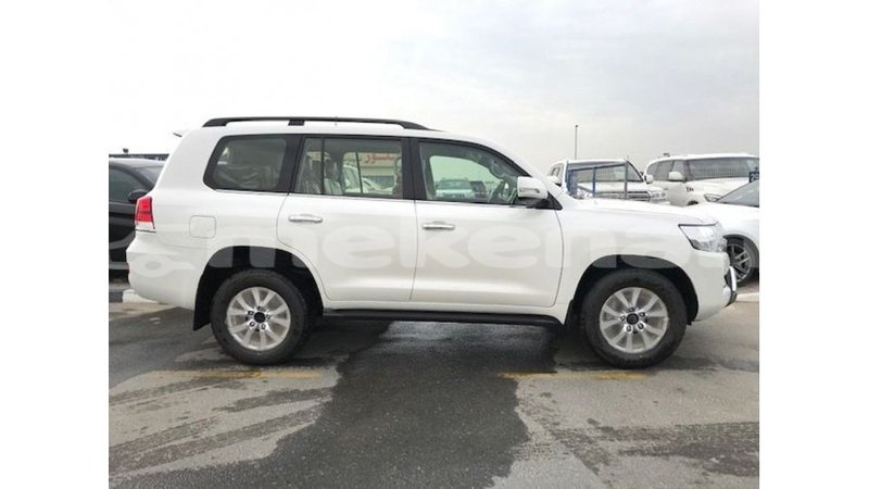 Big with watermark toyota land cruiser aragatsotn import dubai 3288