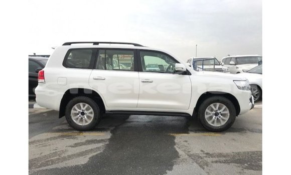 Buy Import Toyota Land Cruiser White Car in Import - Dubai in Aragatsotn Buy Import Toyota Land Cruiser White Car in Import - Dubai in Aragatsotn