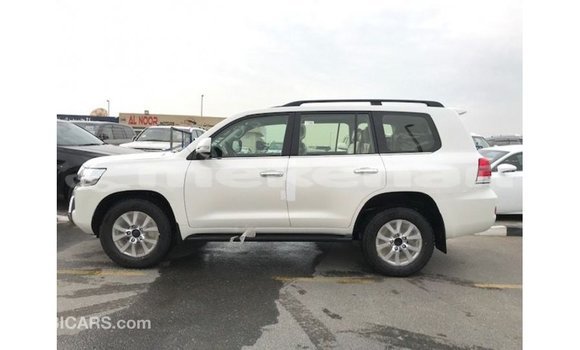 Buy Import Toyota Land Cruiser White Car in Import - Dubai in Aragatsotn Buy Import Toyota Land Cruiser White Car in Import - Dubai in Aragatsotn