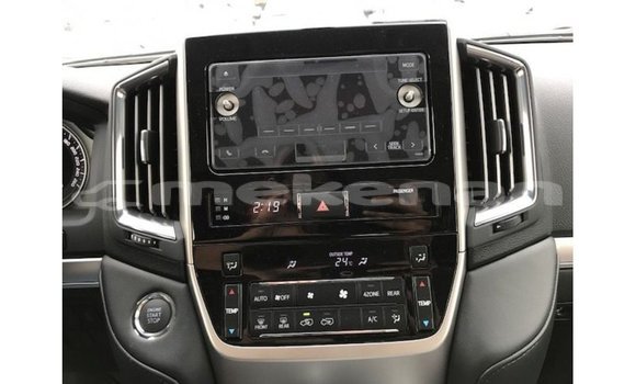 Buy Import Toyota Land Cruiser White Car in Import - Dubai in Aragatsotn Buy Import Toyota Land Cruiser White Car in Import - Dubai in Aragatsotn