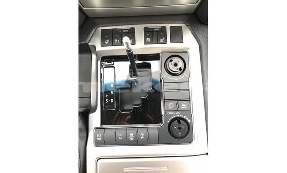 Buy Import Toyota Land Cruiser White Car in Import - Dubai in Aragatsotn Buy Import Toyota Land Cruiser White Car in Import - Dubai in Aragatsotn