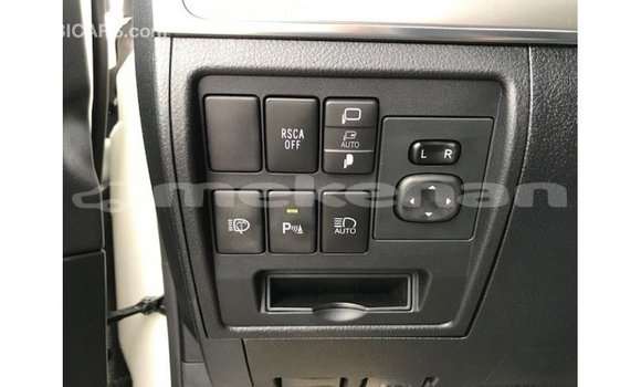 Buy Import Toyota Land Cruiser White Car in Import - Dubai in Aragatsotn Buy Import Toyota Land Cruiser White Car in Import - Dubai in Aragatsotn