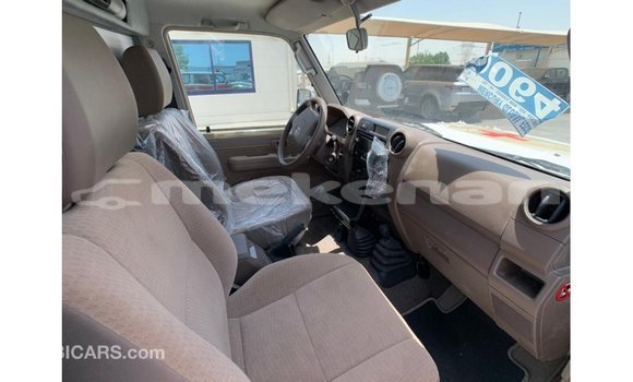 Buy Import Toyota Land Cruiser Beige Car in Import - Dubai in Aragatsotn Buy Import Toyota Land Cruiser Beige Car in Import - Dubai in Aragatsotn