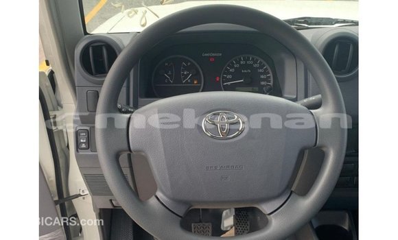 Buy Import Toyota Land Cruiser White Car in Import - Dubai in Aragatsotn Buy Import Toyota Land Cruiser White Car in Import - Dubai in Aragatsotn