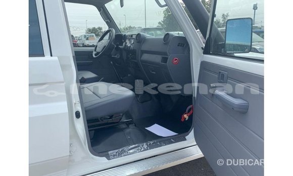 Buy Import Toyota Land Cruiser White Car in Import - Dubai in Aragatsotn Buy Import Toyota Land Cruiser White Car in Import - Dubai in Aragatsotn