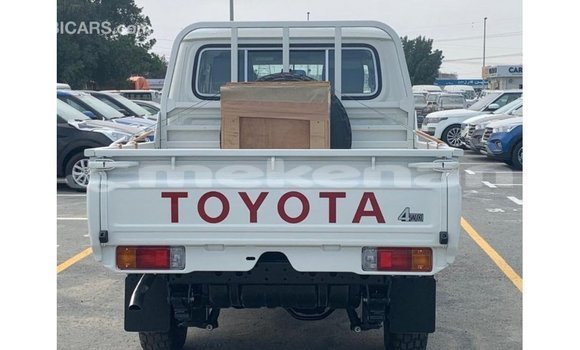 Buy Import Toyota Land Cruiser White Car in Import - Dubai in Aragatsotn Buy Import Toyota Land Cruiser White Car in Import - Dubai in Aragatsotn