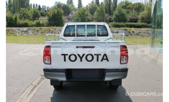 Buy Import Toyota Hilux White Car in Import - Dubai in Aragatsotn Buy Import Toyota Hilux White Car in Import - Dubai in Aragatsotn