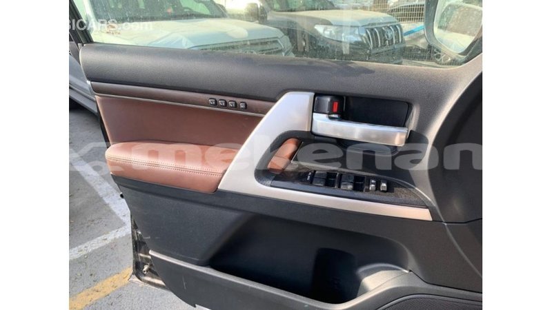 Big with watermark toyota land cruiser aragatsotn import dubai 3319