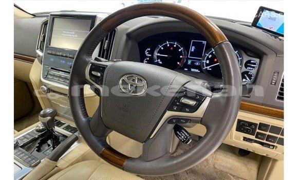 Buy Import Toyota Land Cruiser White Car in Import - Dubai in Aragatsotn Buy Import Toyota Land Cruiser White Car in Import - Dubai in Aragatsotn
