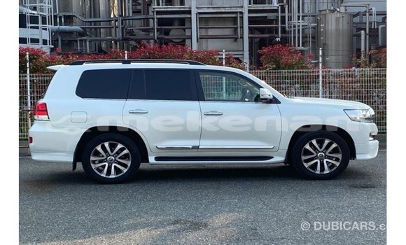 Buy Import Toyota Land Cruiser White Car in Import - Dubai in Aragatsotn Buy Import Toyota Land Cruiser White Car in Import - Dubai in Aragatsotn