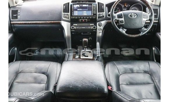 Buy Import Toyota Land Cruiser White Car in Import - Dubai in Aragatsotn Buy Import Toyota Land Cruiser White Car in Import - Dubai in Aragatsotn