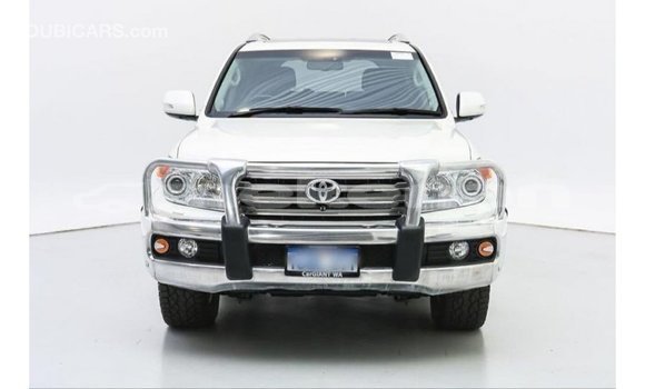 Buy Import Toyota Land Cruiser White Car in Import - Dubai in Aragatsotn Buy Import Toyota Land Cruiser White Car in Import - Dubai in Aragatsotn
