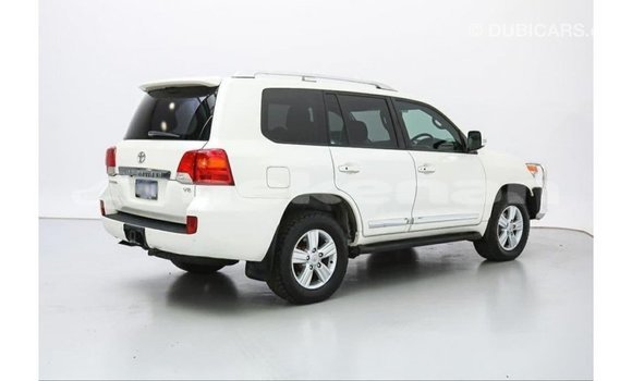 Buy Import Toyota Land Cruiser White Car in Import - Dubai in Aragatsotn Buy Import Toyota Land Cruiser White Car in Import - Dubai in Aragatsotn