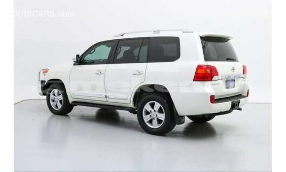 Buy Import Toyota Land Cruiser White Car in Import - Dubai in Aragatsotn Buy Import Toyota Land Cruiser White Car in Import - Dubai in Aragatsotn