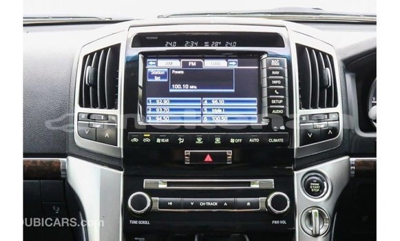 Buy Import Toyota Land Cruiser White Car in Import - Dubai in Aragatsotn Buy Import Toyota Land Cruiser White Car in Import - Dubai in Aragatsotn
