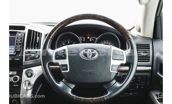 Buy Import Toyota Land Cruiser White Car in Import - Dubai in Aragatsotn Buy Import Toyota Land Cruiser White Car in Import - Dubai in Aragatsotn