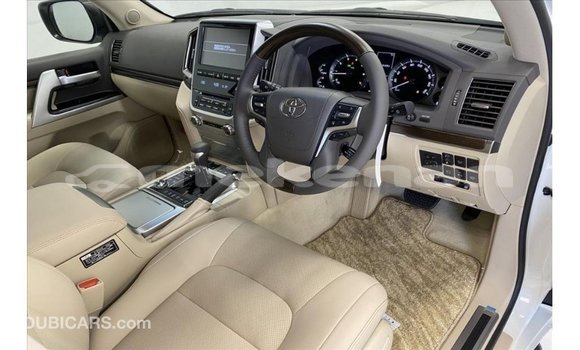 Buy Import Toyota Land Cruiser White Car in Import - Dubai in Aragatsotn Buy Import Toyota Land Cruiser White Car in Import - Dubai in Aragatsotn