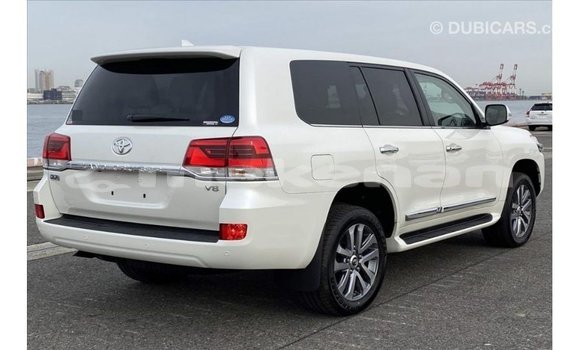 Buy Import Toyota Land Cruiser White Car in Import - Dubai in Aragatsotn Buy Import Toyota Land Cruiser White Car in Import - Dubai in Aragatsotn