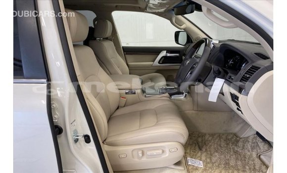 Buy Import Toyota Land Cruiser White Car in Import - Dubai in Aragatsotn Buy Import Toyota Land Cruiser White Car in Import - Dubai in Aragatsotn