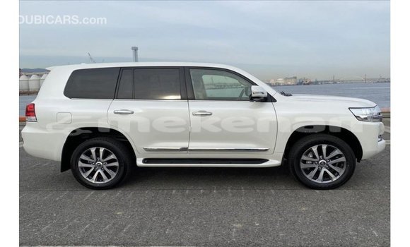 Buy Import Toyota Land Cruiser White Car in Import - Dubai in Aragatsotn Buy Import Toyota Land Cruiser White Car in Import - Dubai in Aragatsotn