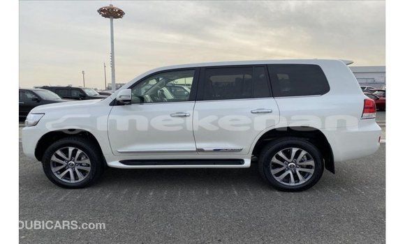 Buy Import Toyota Land Cruiser White Car in Import - Dubai in Aragatsotn Buy Import Toyota Land Cruiser White Car in Import - Dubai in Aragatsotn