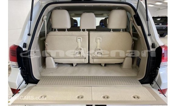 Buy Import Toyota Land Cruiser White Car in Import - Dubai in Aragatsotn Buy Import Toyota Land Cruiser White Car in Import - Dubai in Aragatsotn