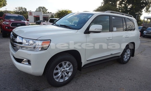 Buy Used Toyota Land Cruiser White Car in Abovyan in Kotaik