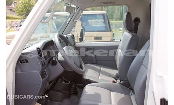 Buy Import Toyota Land Cruiser White Car in Import - Dubai in Aragatsotn Buy Import Toyota Land Cruiser White Car in Import - Dubai in Aragatsotn