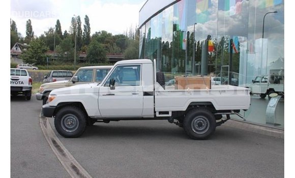 Buy Import Toyota Land Cruiser White Car in Import - Dubai in Aragatsotn Buy Import Toyota Land Cruiser White Car in Import - Dubai in Aragatsotn