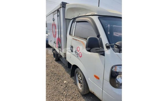 Buy Import Kia Carens White Car in Import - Dubai in Aragatsotn Buy Import Kia Carens White Car in Import - Dubai in Aragatsotn