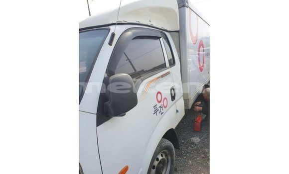 Buy Import Kia Carens White Car in Import - Dubai in Aragatsotn Buy Import Kia Carens White Car in Import - Dubai in Aragatsotn