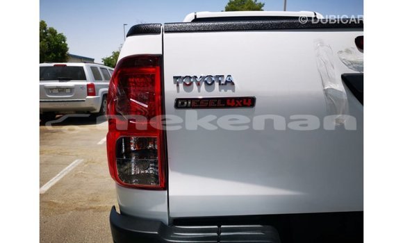 Buy Import Toyota Hilux White Car in Import - Dubai in Aragatsotn Buy Import Toyota Hilux White Car in Import - Dubai in Aragatsotn