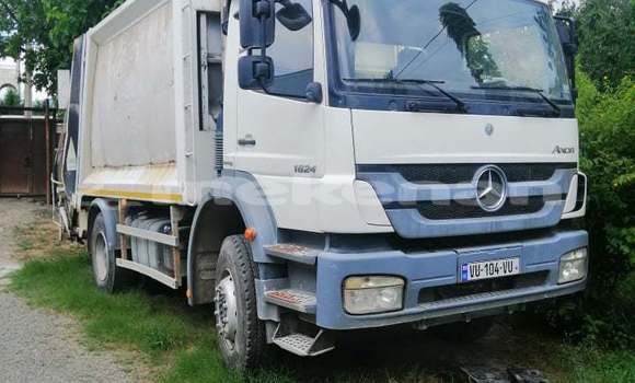 Buy Used Mercedes‒Benz Truck White Truck in Sevan in Gegharkunik