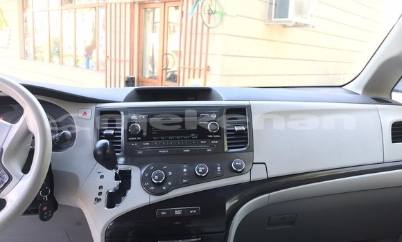 Buy Import Toyota Sienna Blue Car in Yerevan in Yerevan