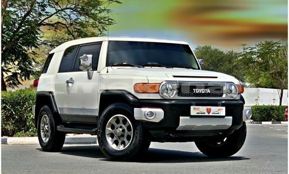 Buy Import Toyota FJ Cruiser White Car in Import - Dubai in Aragatsotn Buy Import Toyota FJ Cruiser White Car in Import - Dubai in Aragatsotn