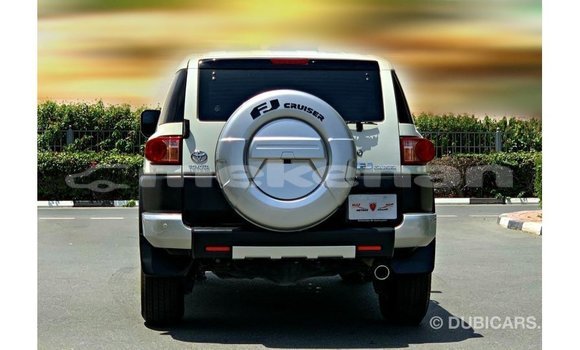 Buy Import Toyota FJ Cruiser White Car in Import - Dubai in Aragatsotn Buy Import Toyota FJ Cruiser White Car in Import - Dubai in Aragatsotn