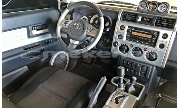 Buy Import Toyota FJ Cruiser White Car in Import - Dubai in Aragatsotn Buy Import Toyota FJ Cruiser White Car in Import - Dubai in Aragatsotn