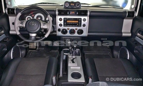 Buy Import Toyota FJ Cruiser White Car in Import - Dubai in Aragatsotn Buy Import Toyota FJ Cruiser White Car in Import - Dubai in Aragatsotn